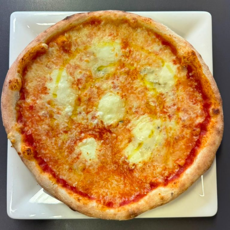Pizza 4 Formaggi Rossa - Pizzeria 69 Rosso Albaro