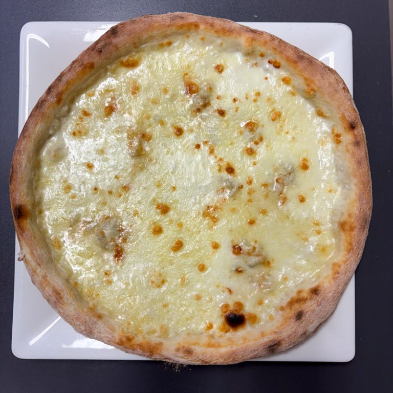 Pizza 4 formaggi bianca - Pizzeria 69 Rosso Albaro